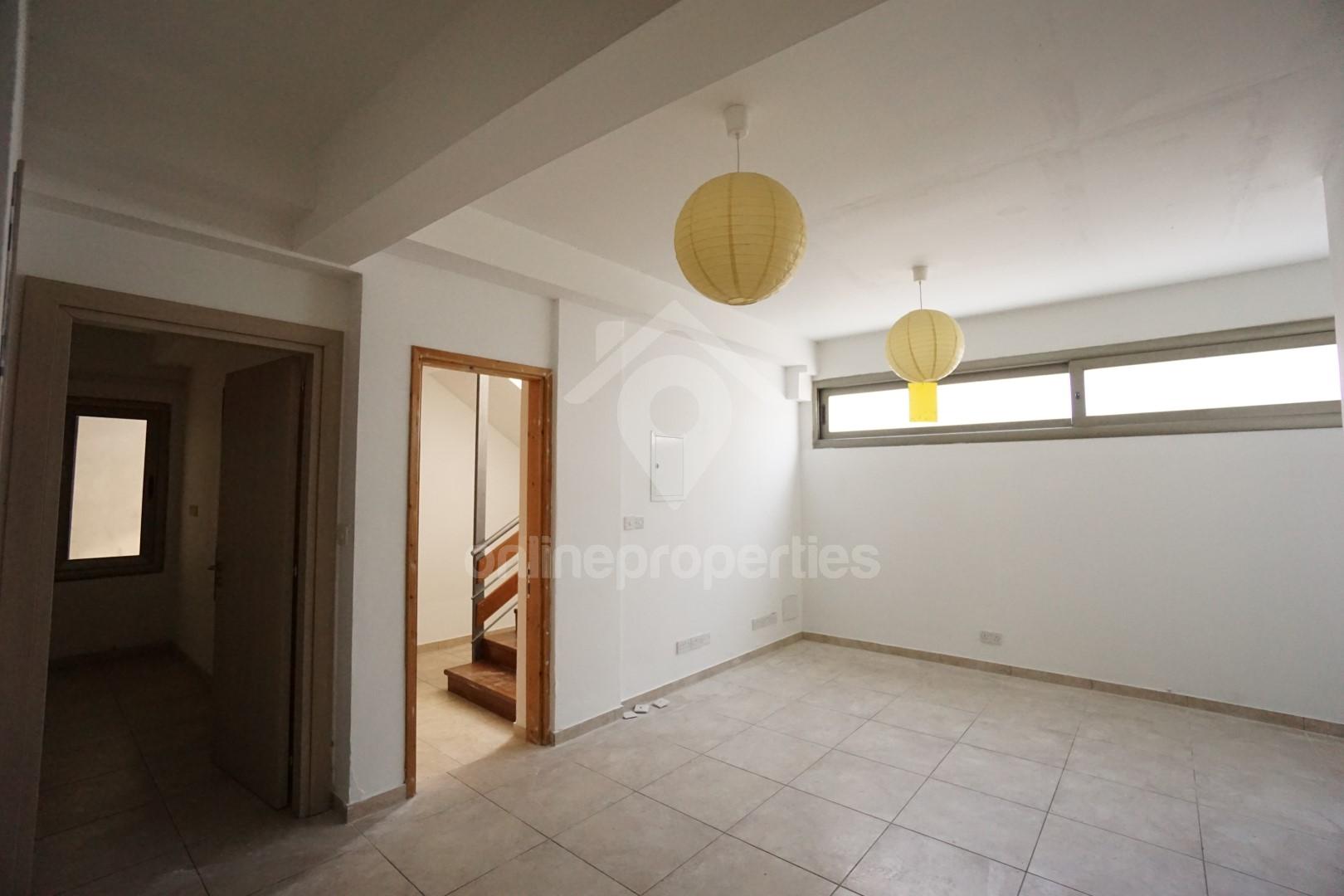 To change image, hover mouse over thumbnails below