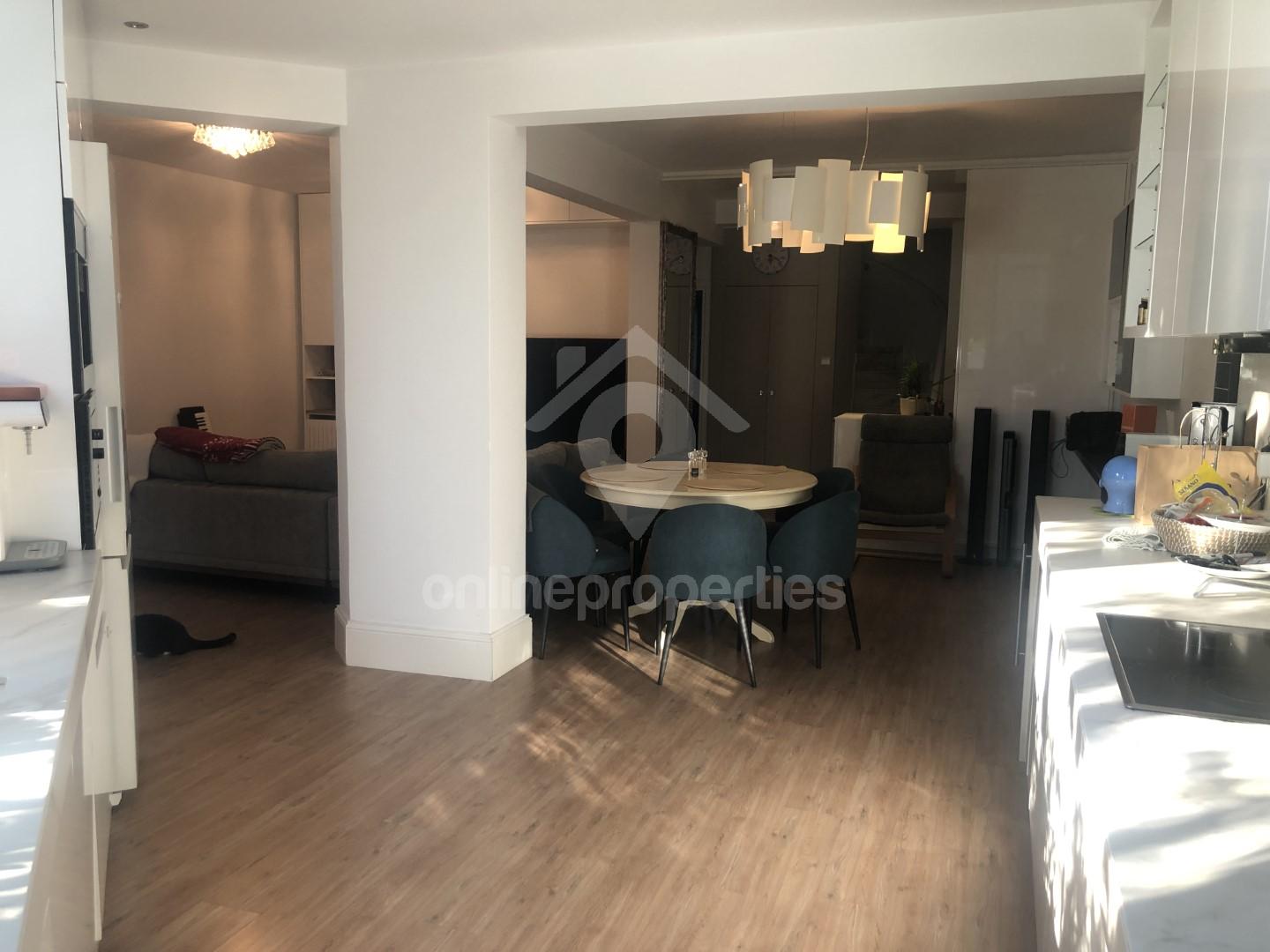 To change image, hover mouse over thumbnails below