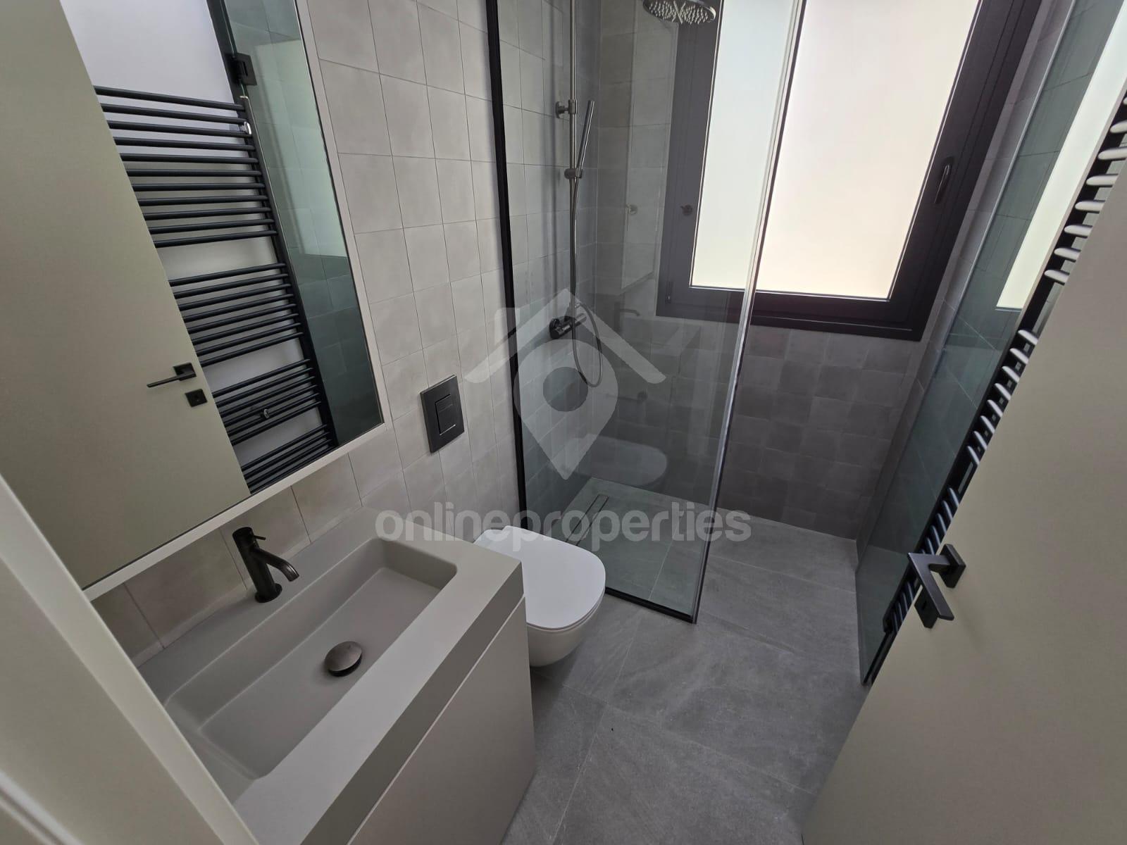 To change image, hover mouse over thumbnails below