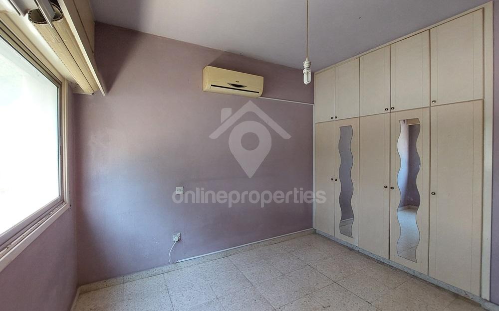 To change image, hover mouse over thumbnails below