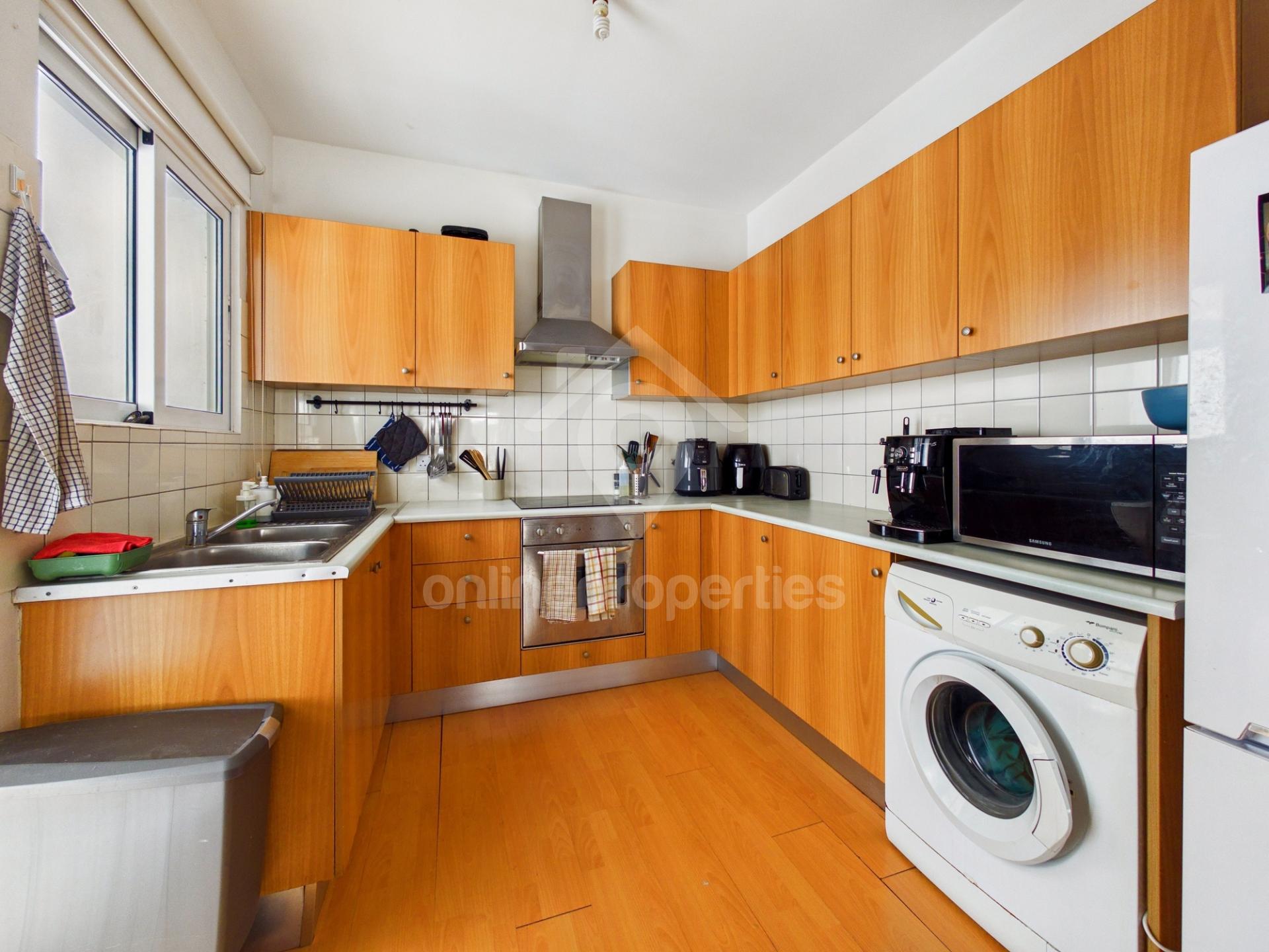 To change image, hover mouse over thumbnails below