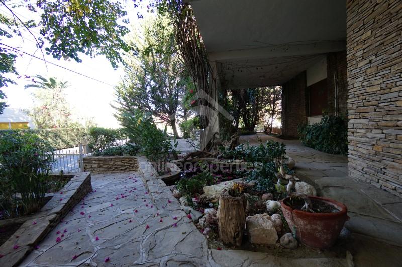 To change image, hover mouse over thumbnails below