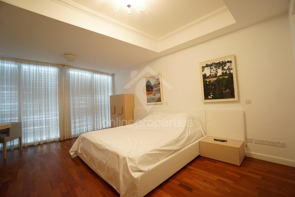 To change image, hover mouse over thumbnails below