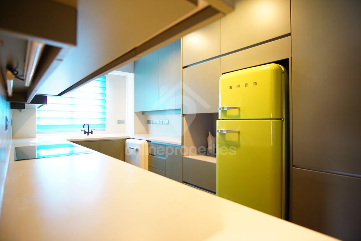 To change image, hover mouse over thumbnails below