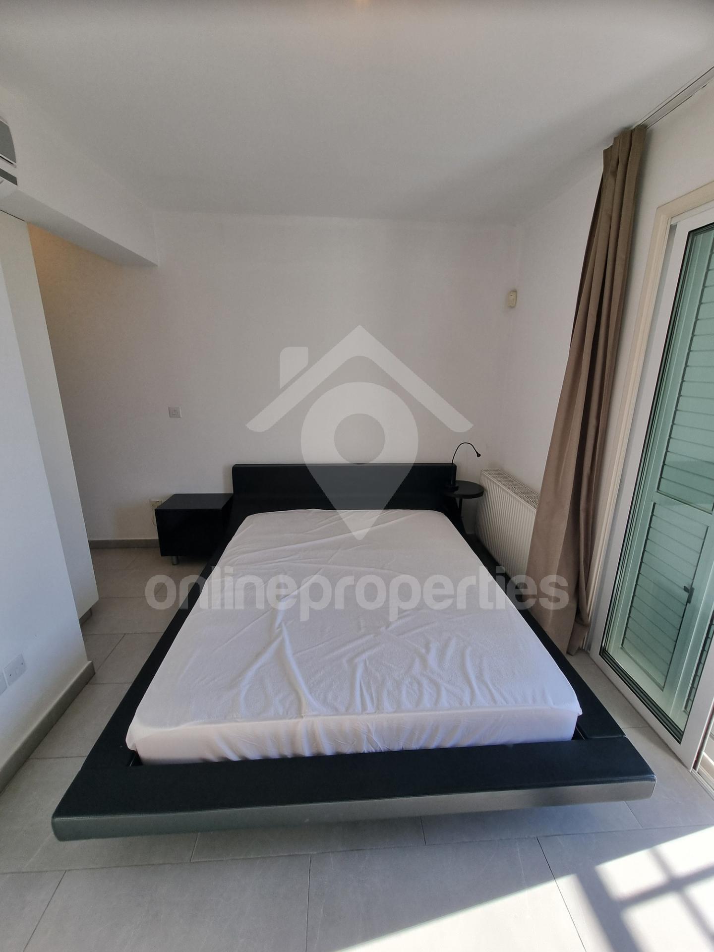 To change image, hover mouse over thumbnails below