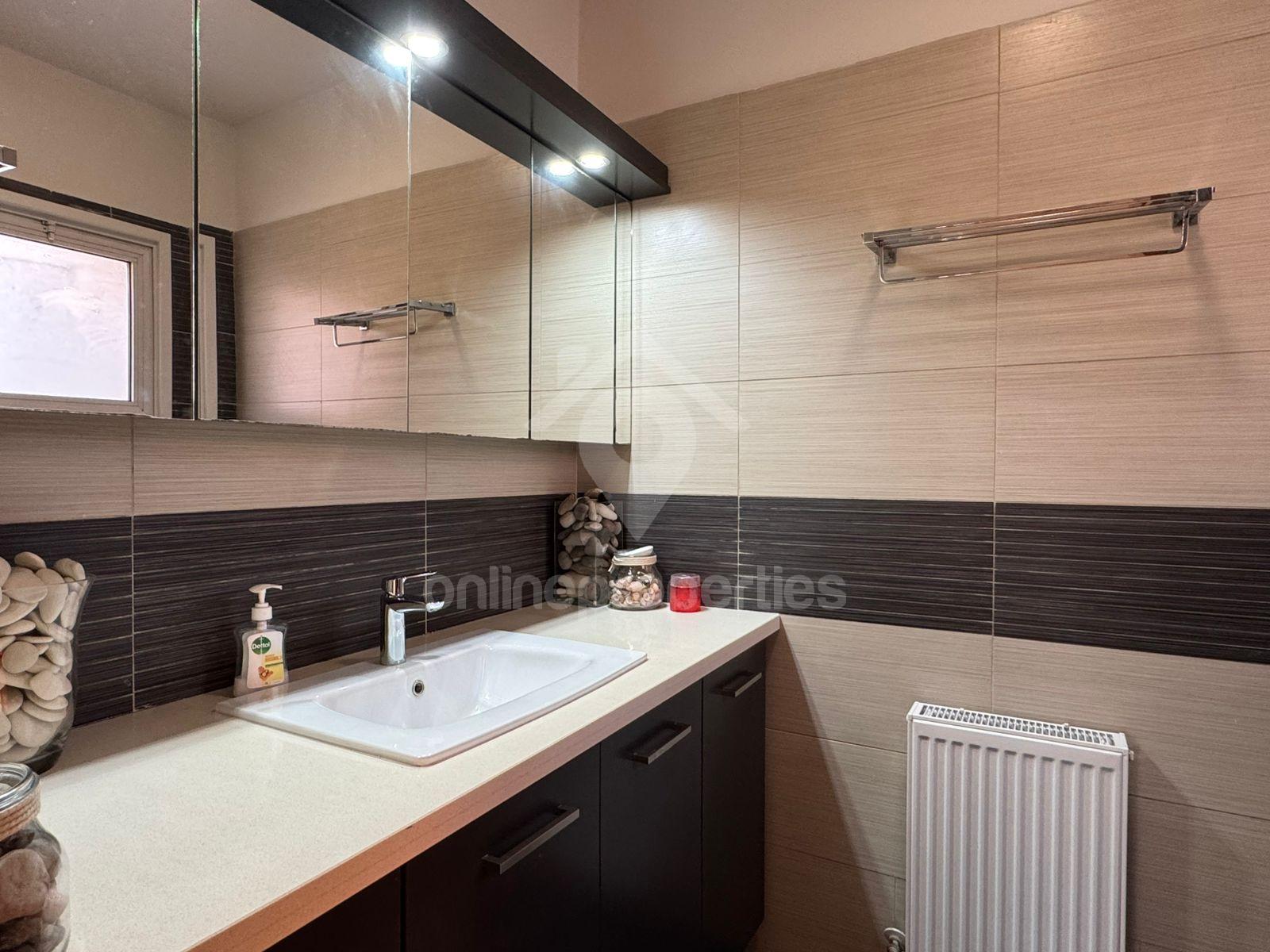 To change image, hover mouse over thumbnails below