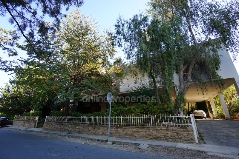 To change image, hover mouse over thumbnails below