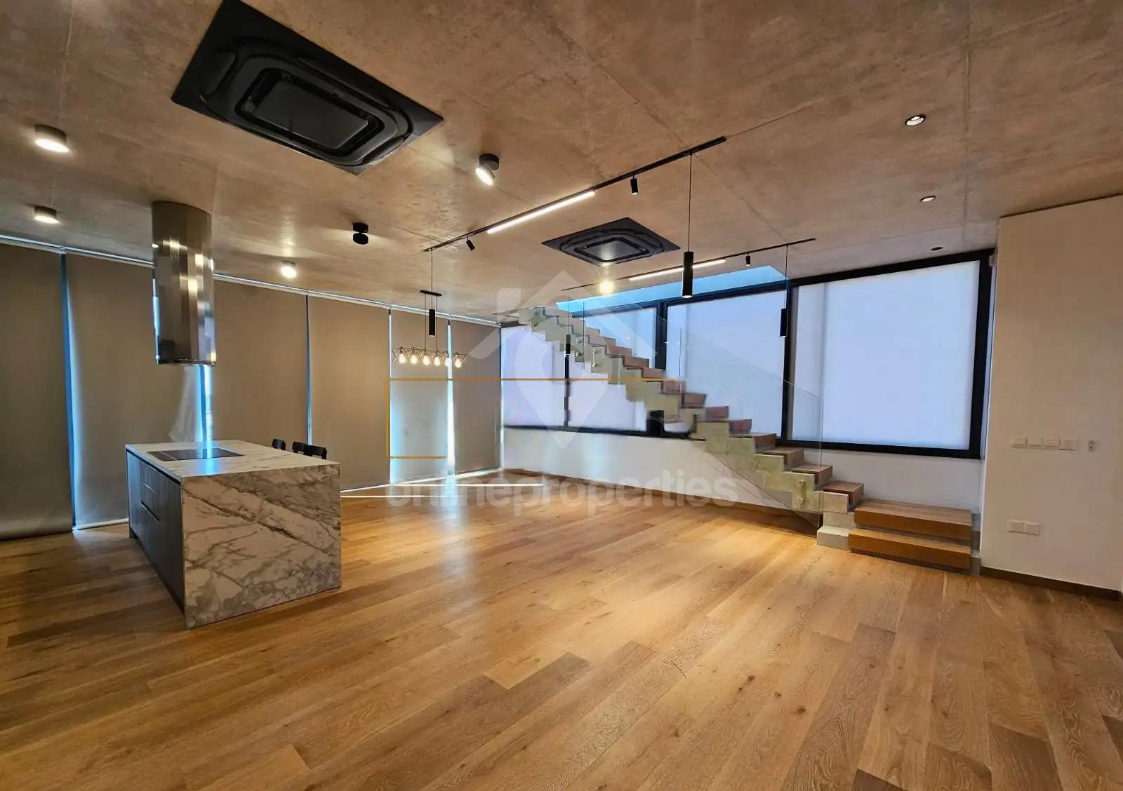 To change image, hover mouse over thumbnails below