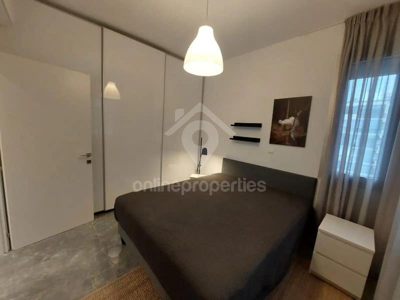 To change image, hover mouse over thumbnails below