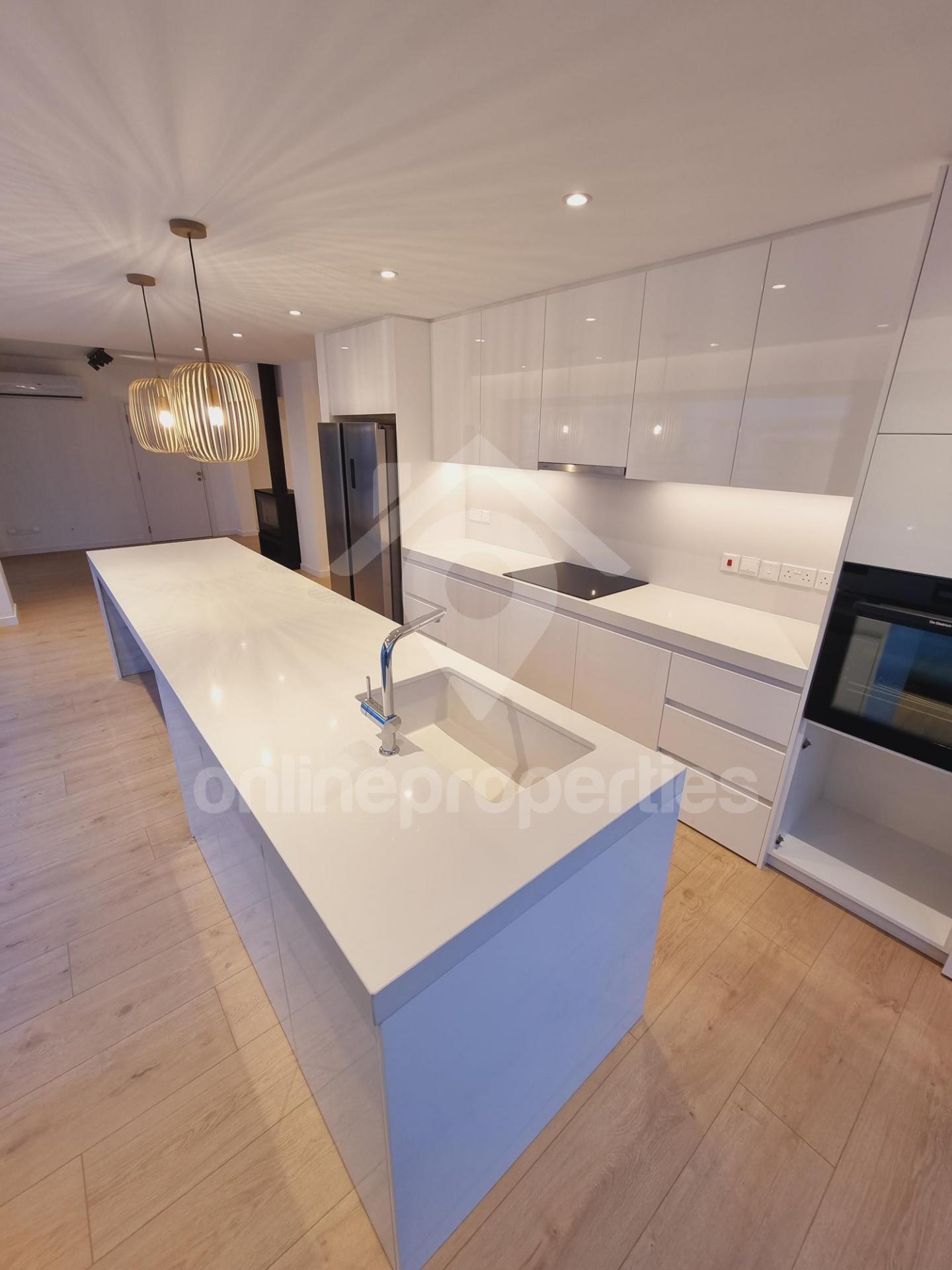 To change image, hover mouse over thumbnails below