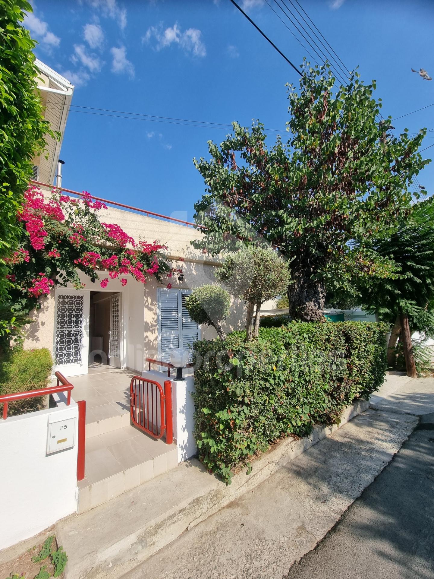 To change image, hover mouse over thumbnails below