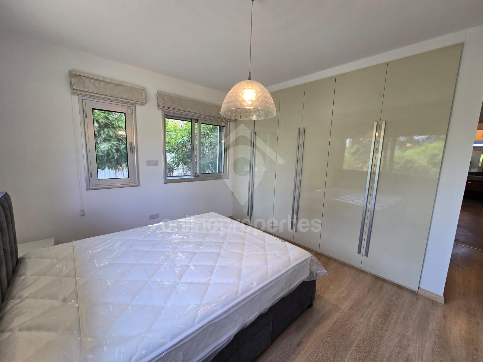 To change image, hover mouse over thumbnails below