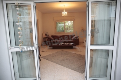 To change image, hover mouse over thumbnails below