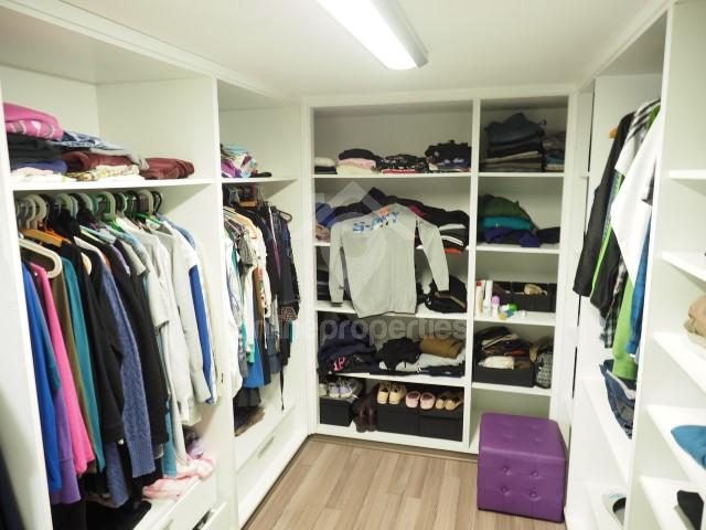 To change image, hover mouse over thumbnails below