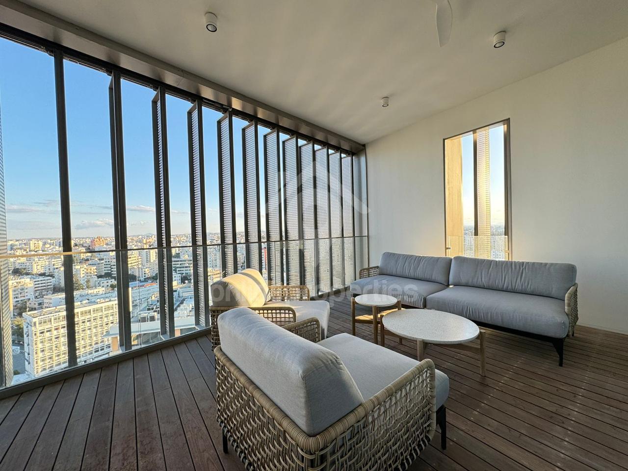 To change image, hover mouse over thumbnails below