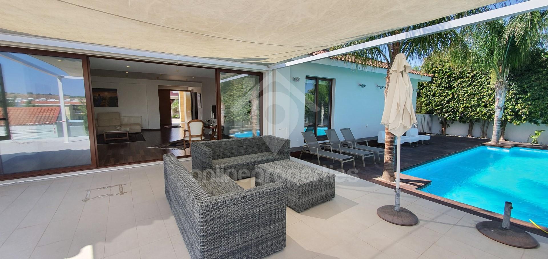 To change image, hover mouse over thumbnails below