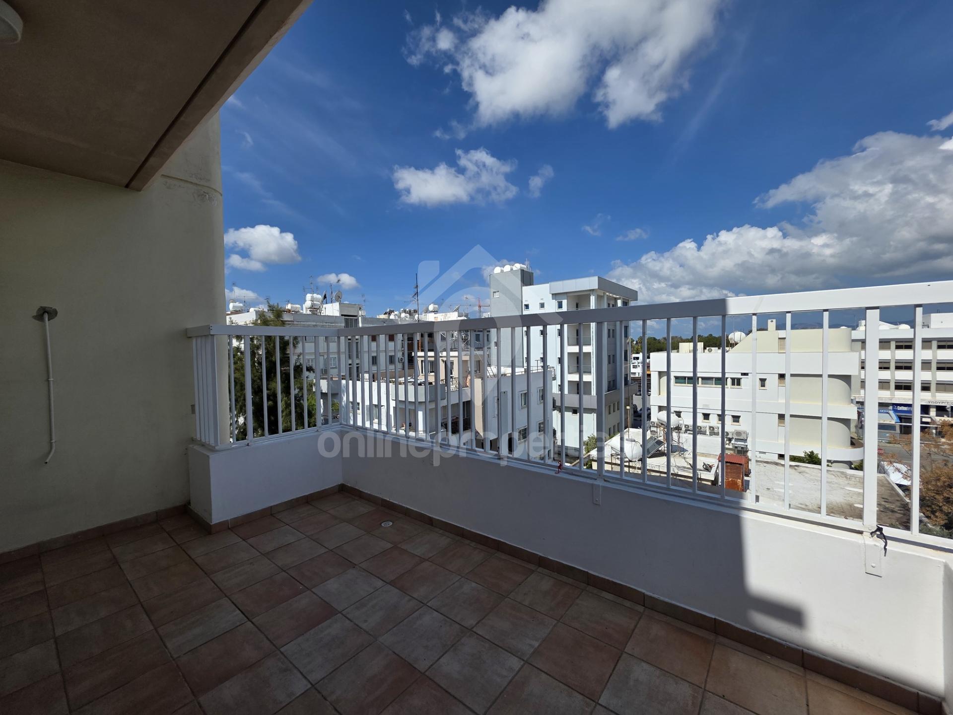 To change image, hover mouse over thumbnails below