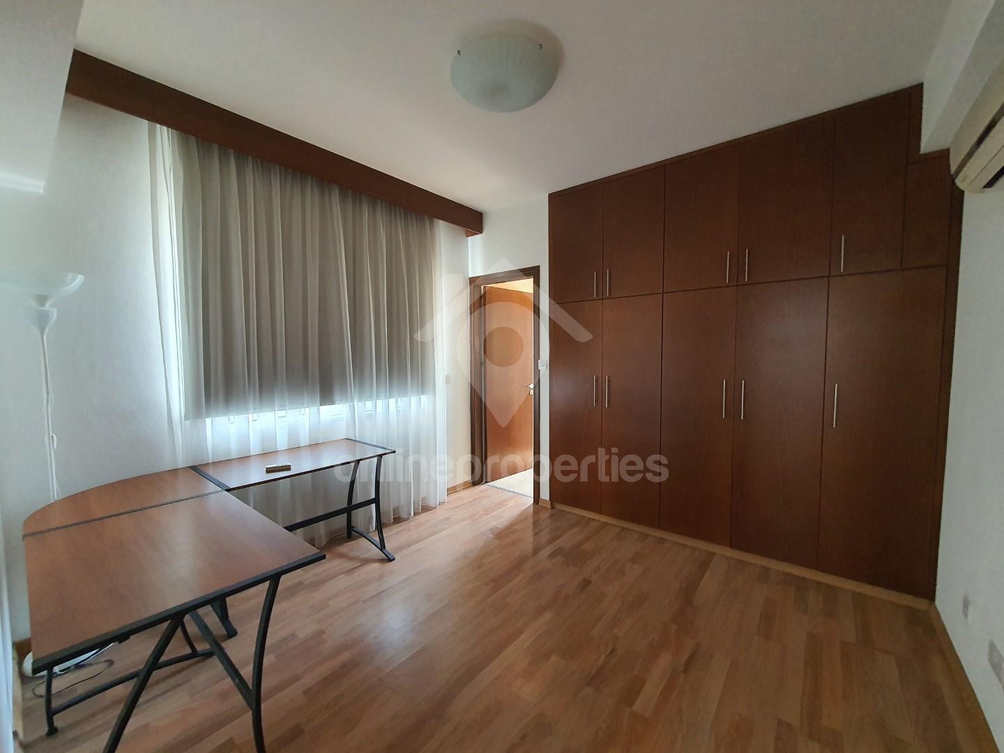 To change image, hover mouse over thumbnails below