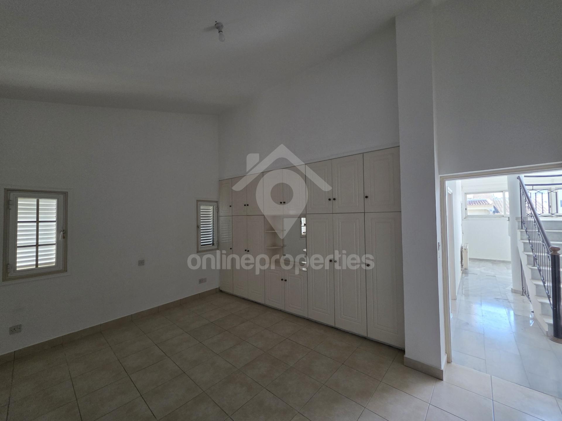 To change image, hover mouse over thumbnails below