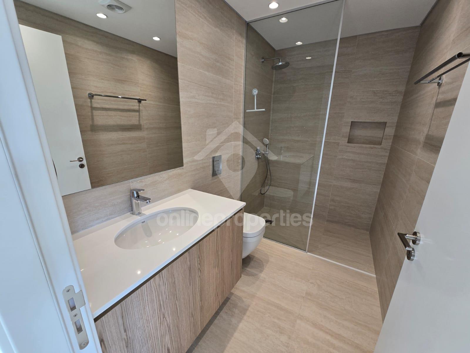 To change image, hover mouse over thumbnails below