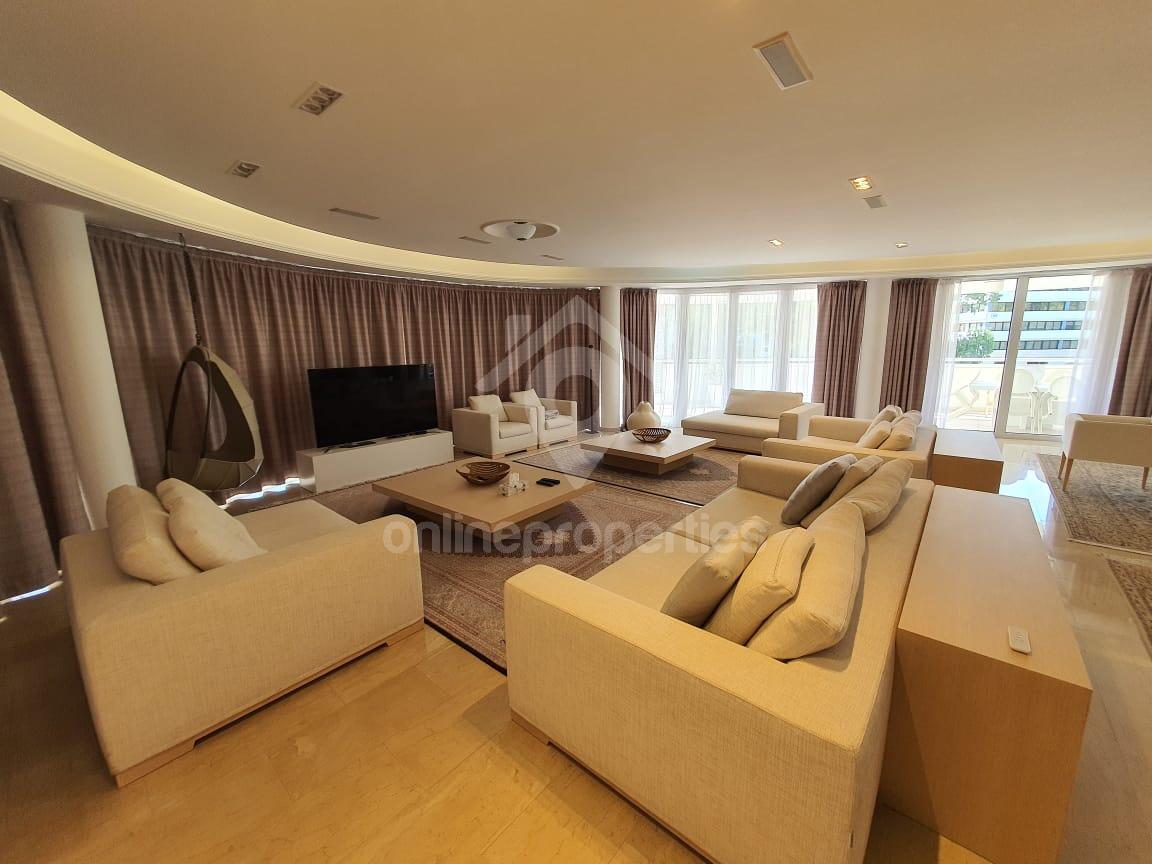 To change image, hover mouse over thumbnails below