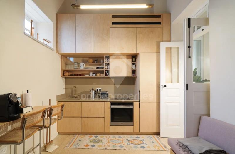 To change image, hover mouse over thumbnails below