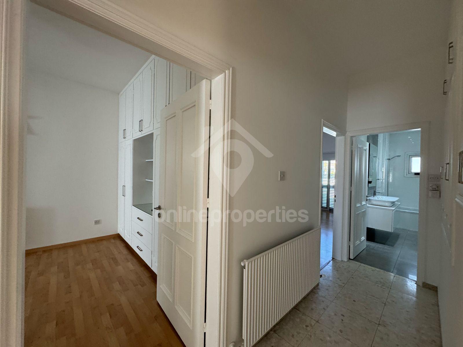 To change image, hover mouse over thumbnails below