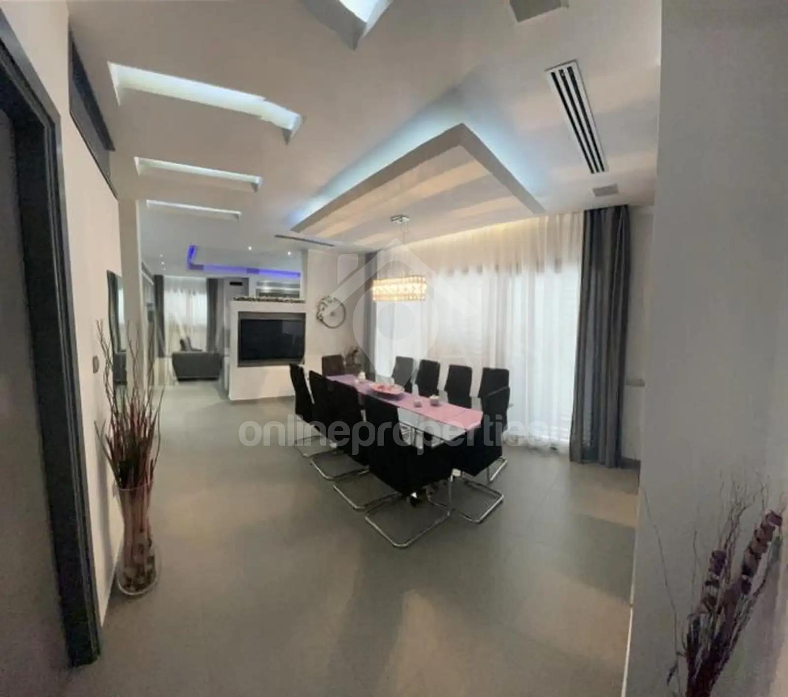 To change image, hover mouse over thumbnails below