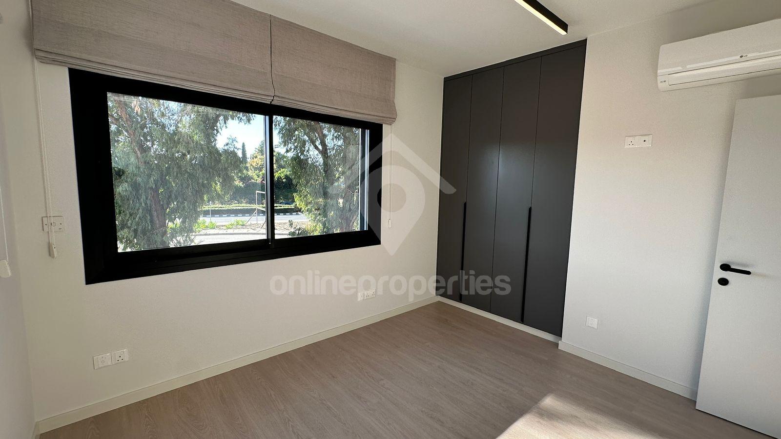 To change image, hover mouse over thumbnails below