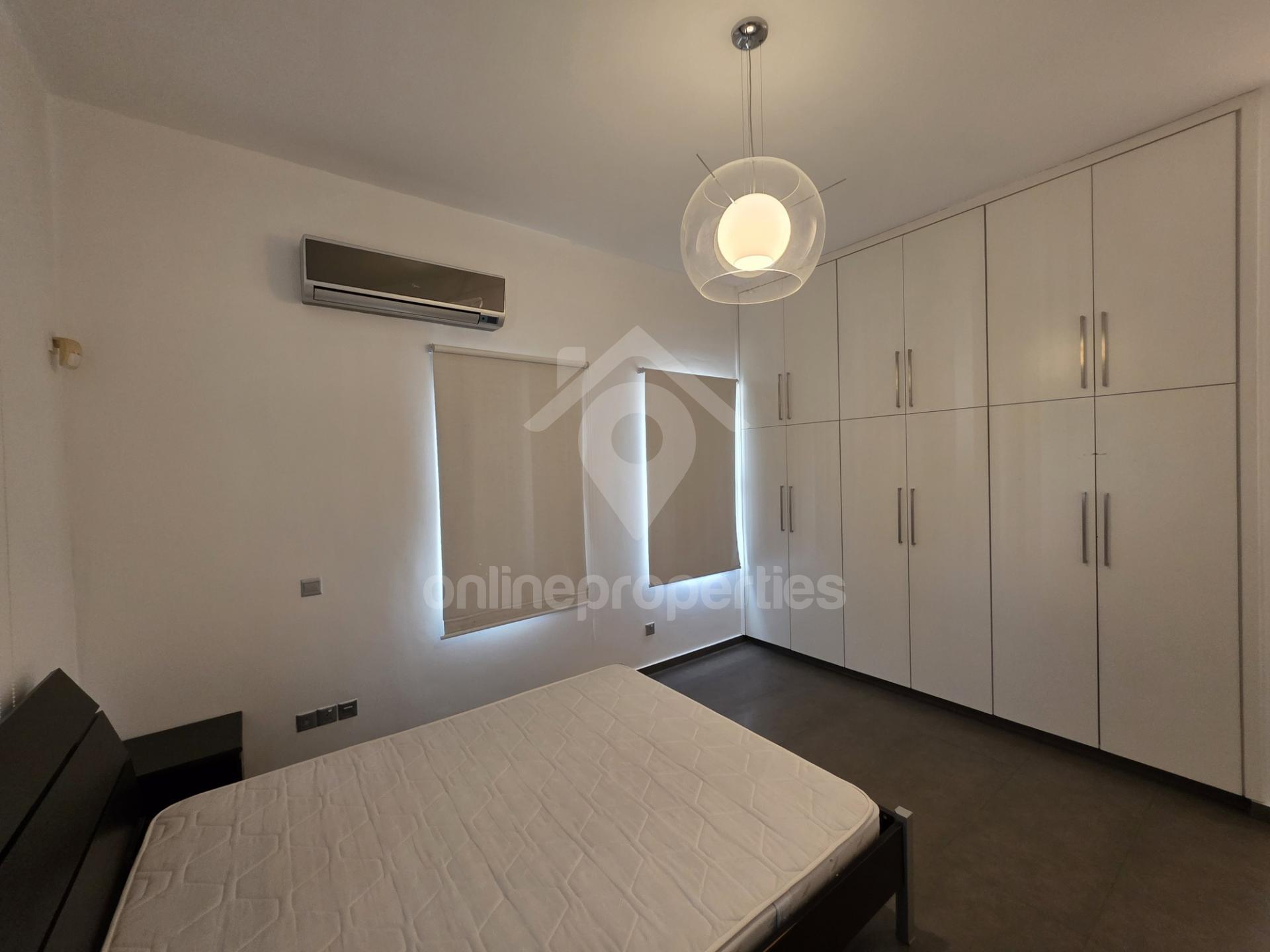 To change image, hover mouse over thumbnails below