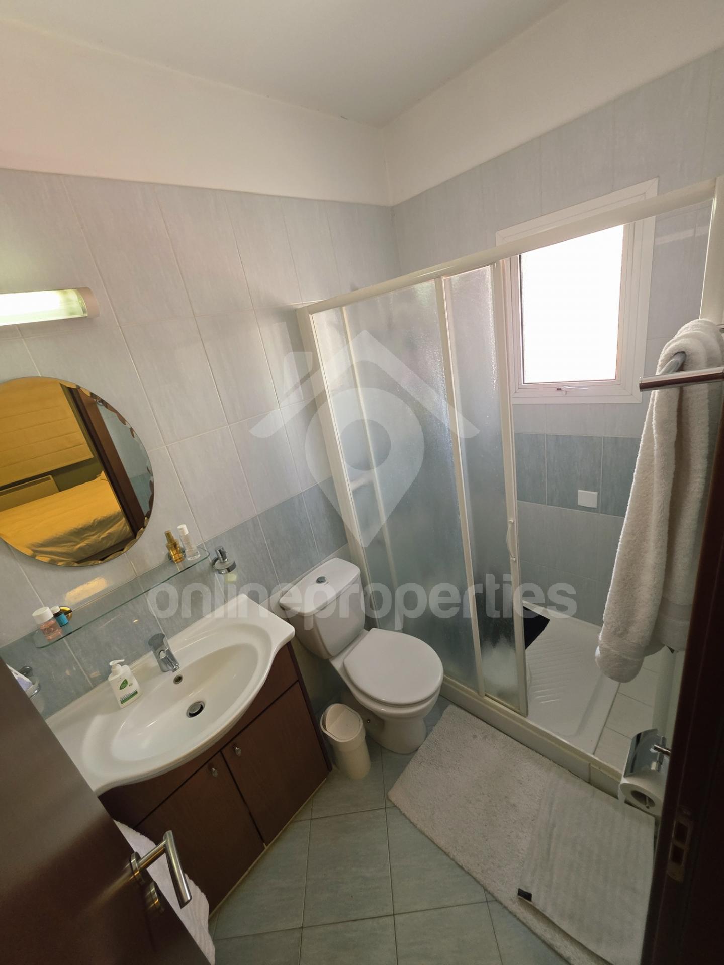 To change image, hover mouse over thumbnails below