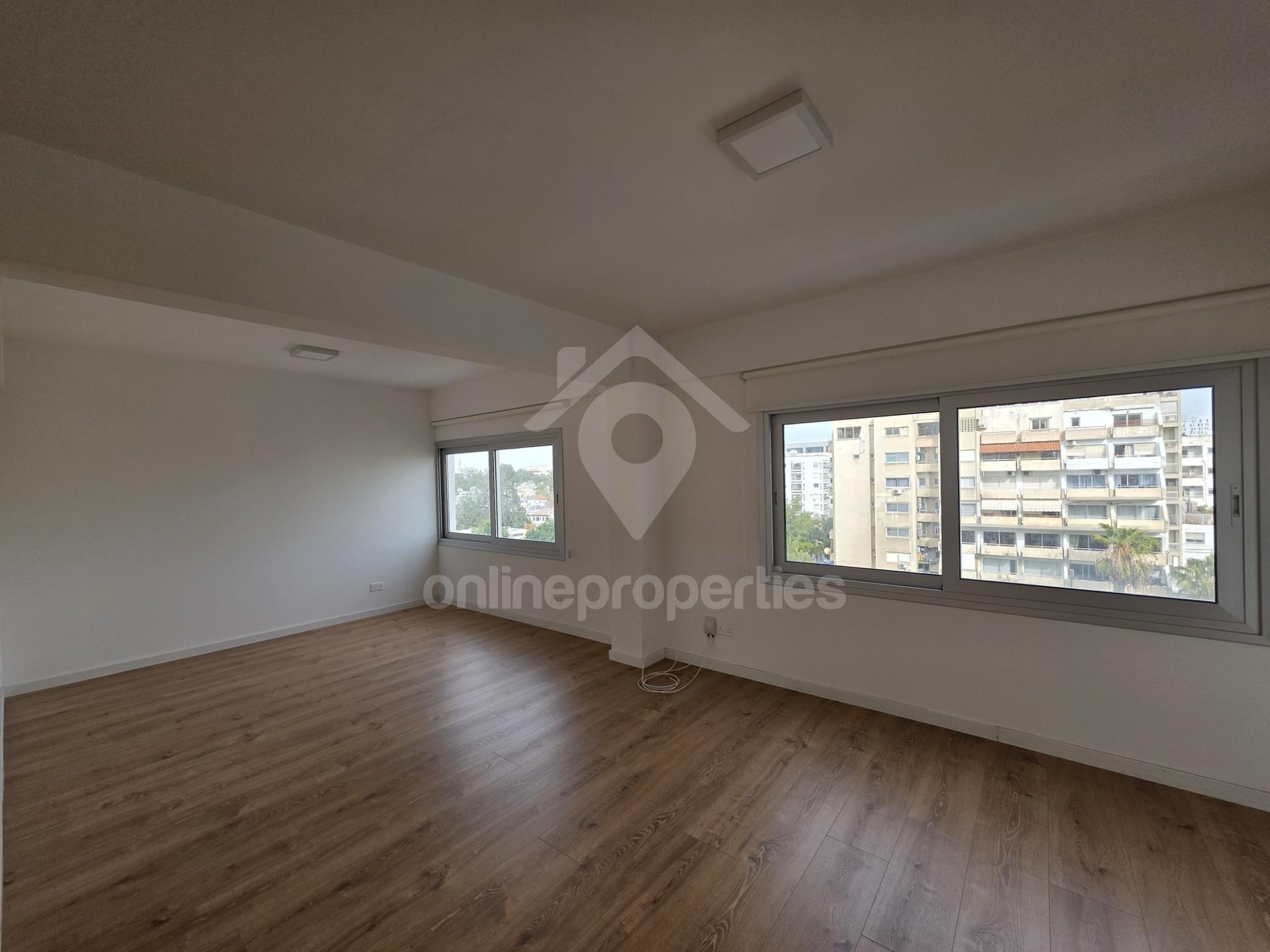 To change image, hover mouse over thumbnails below