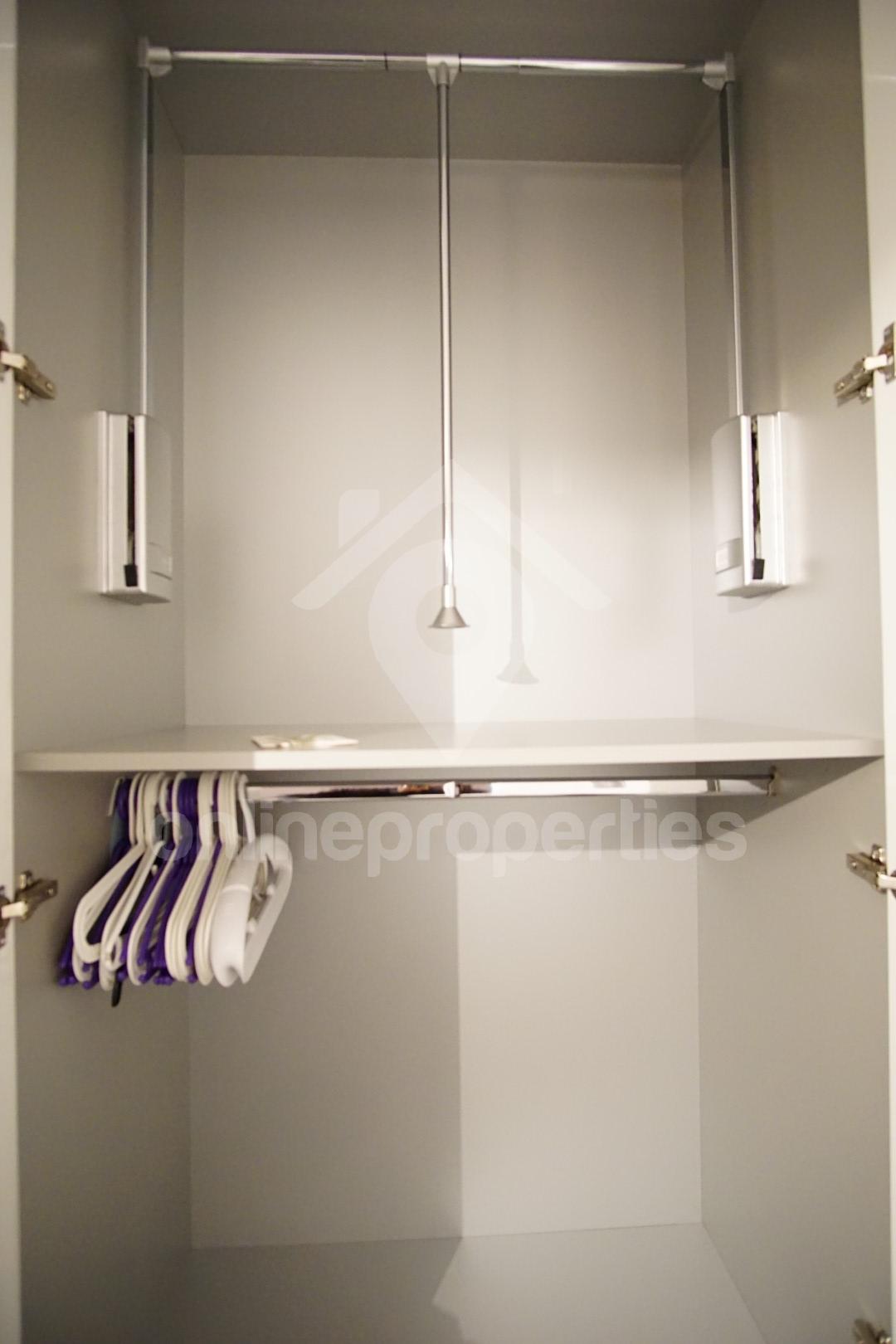 To change image, hover mouse over thumbnails below