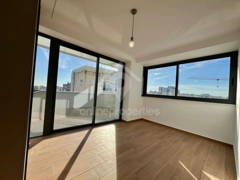 To change image, hover mouse over thumbnails below