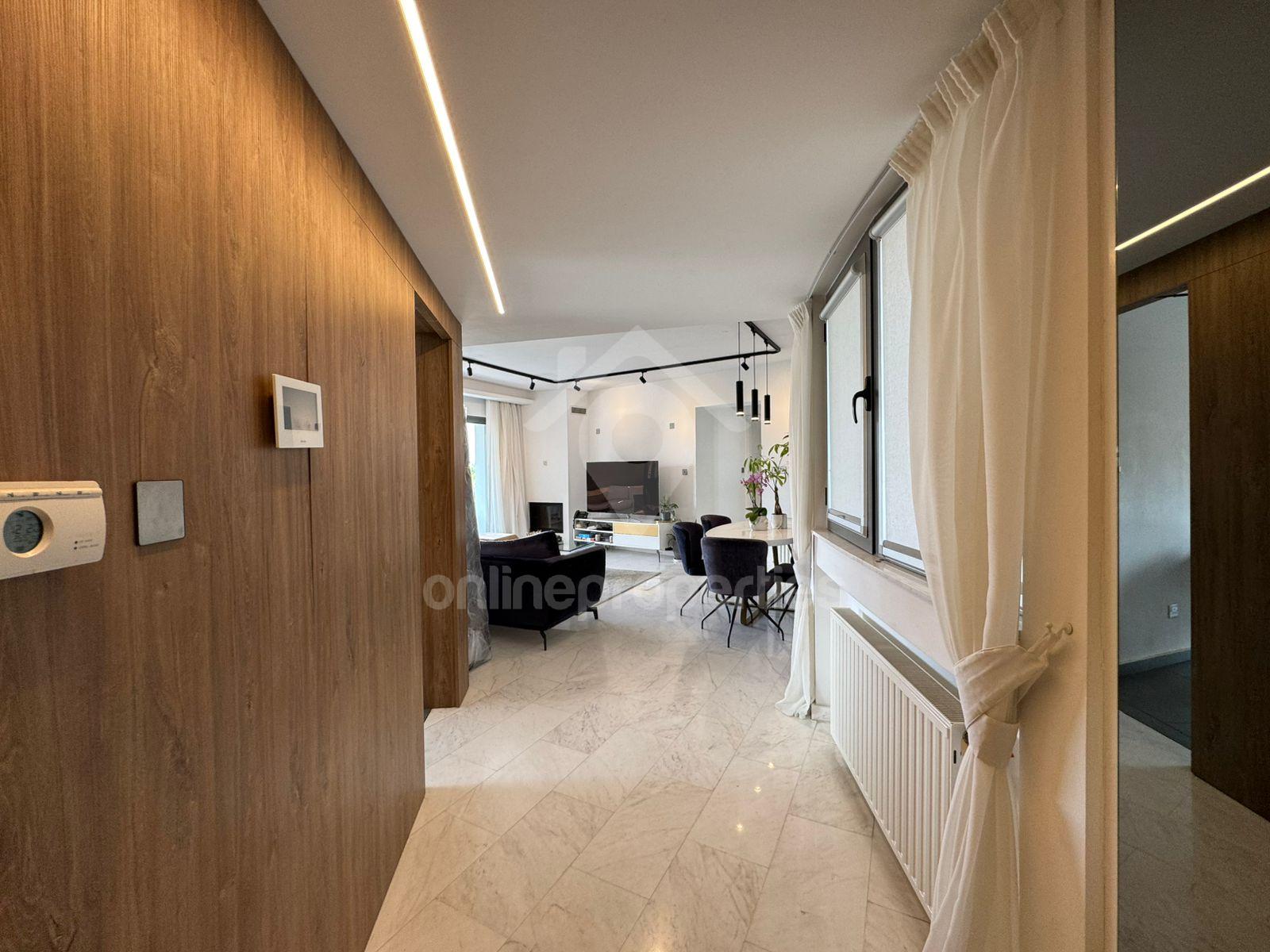 To change image, hover mouse over thumbnails below