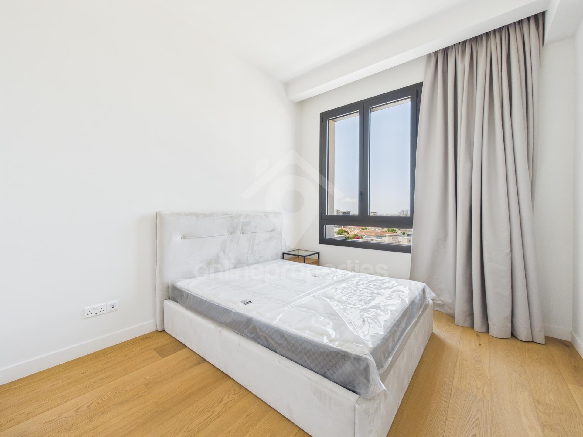 To change image, hover mouse over thumbnails below