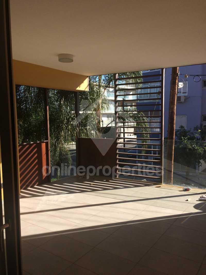 To change image, hover mouse over thumbnails below