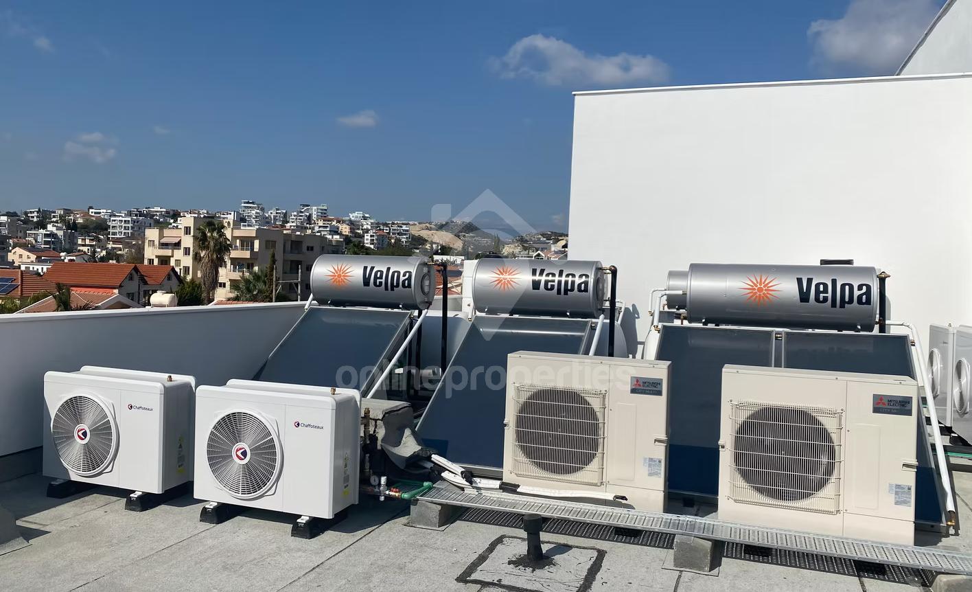 To change image, hover mouse over thumbnails below