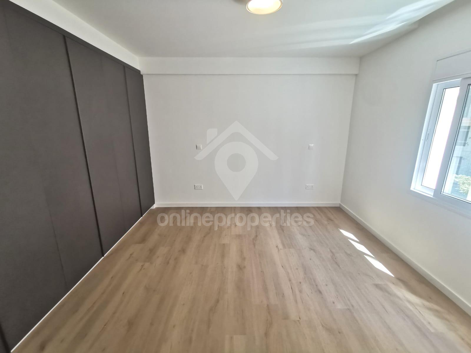 To change image, hover mouse over thumbnails below