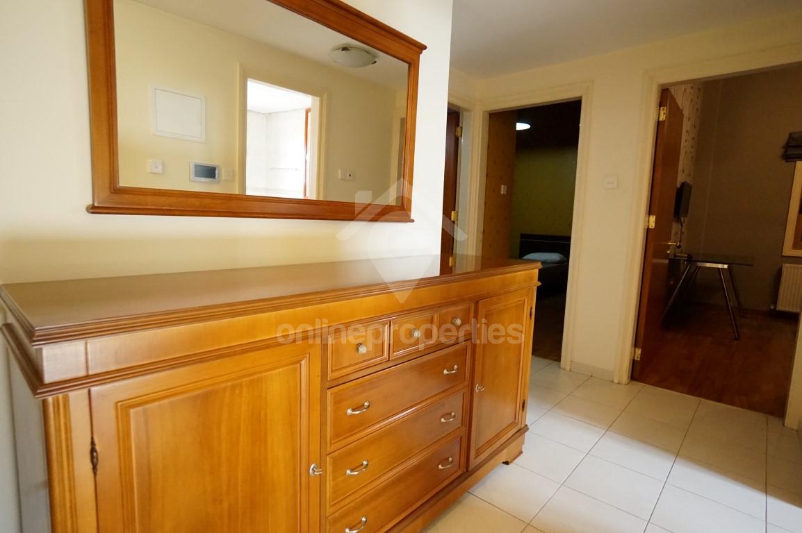 To change image, hover mouse over thumbnails below