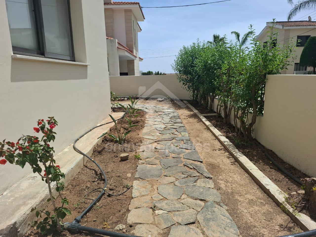 To change image, hover mouse over thumbnails below