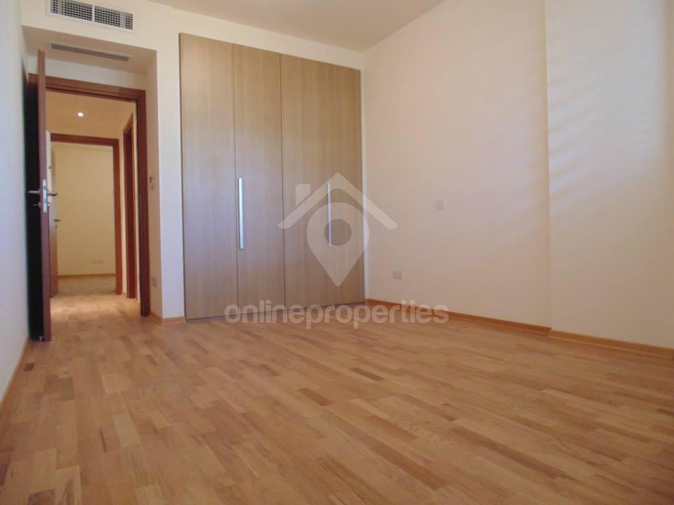 To change image, hover mouse over thumbnails below