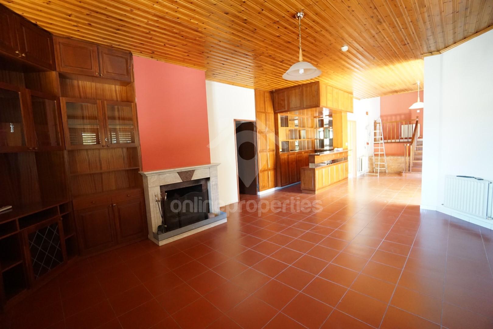 To change image, hover mouse over thumbnails below