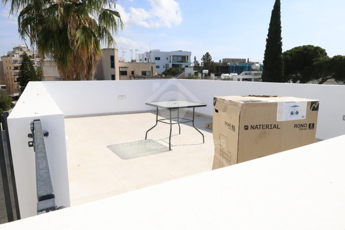 To change image, hover mouse over thumbnails below