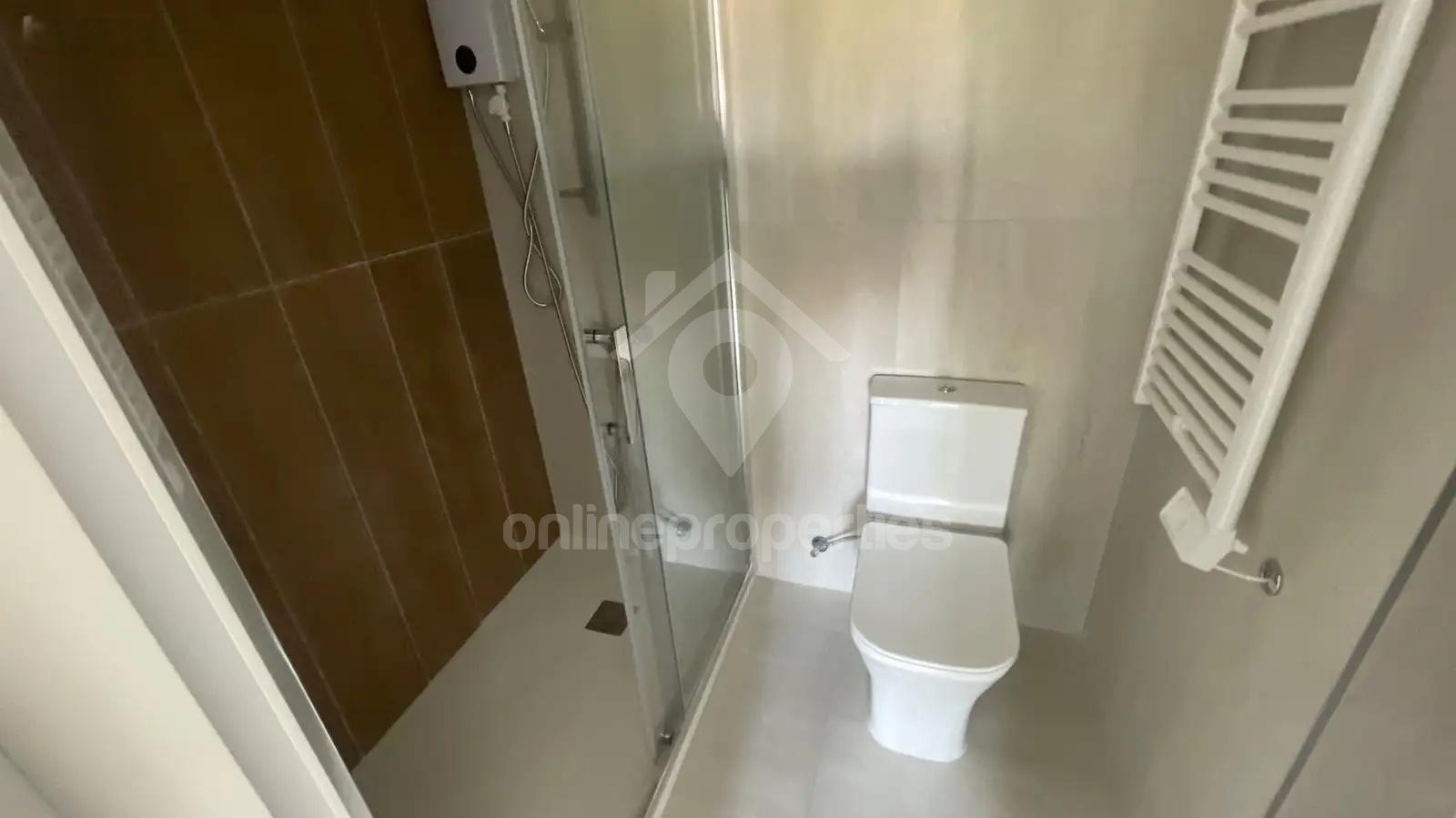 To change image, hover mouse over thumbnails below