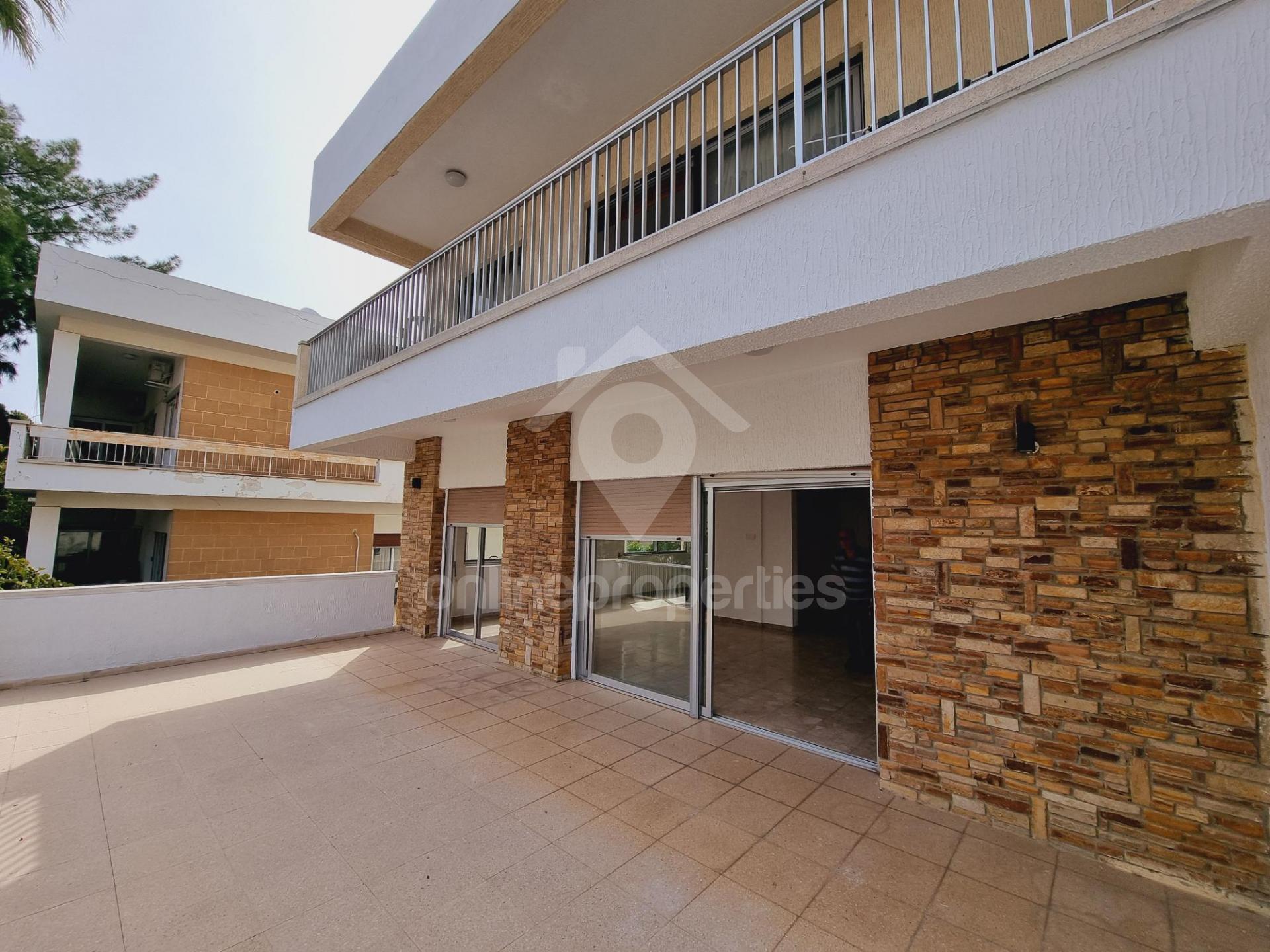 To change image, hover mouse over thumbnails below