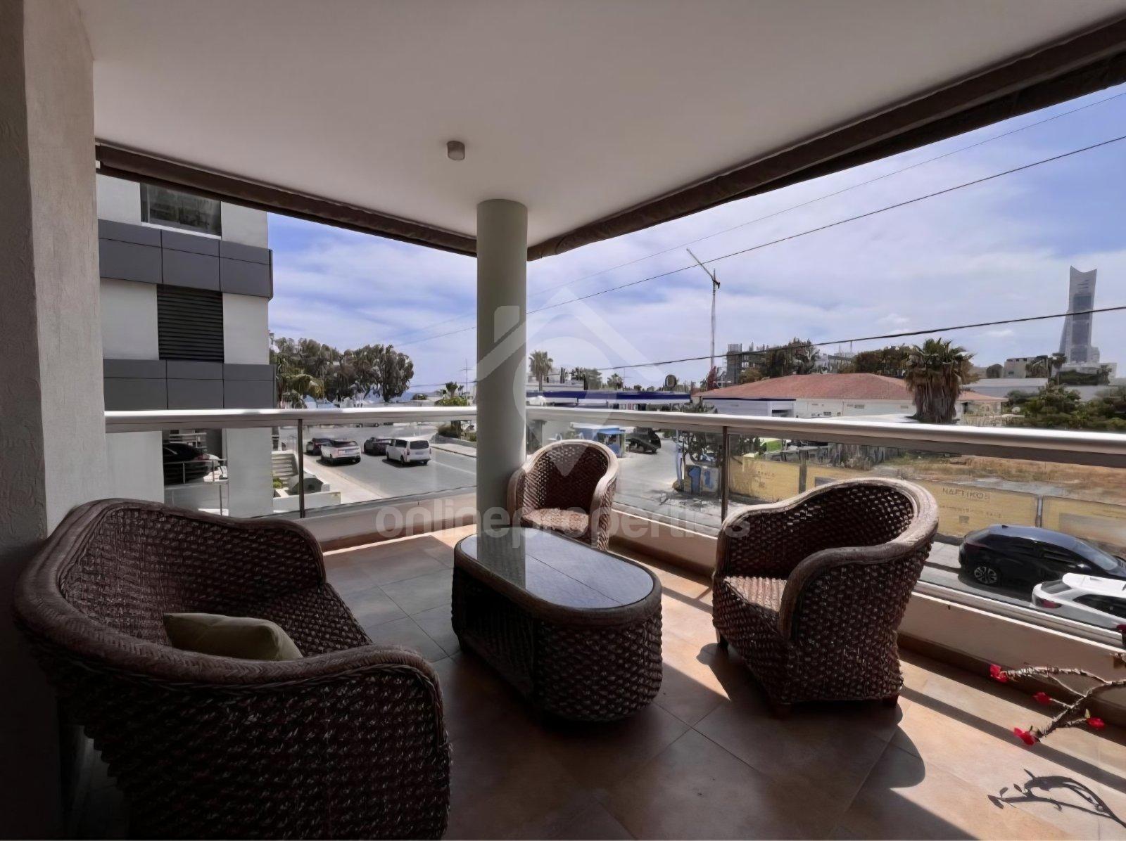 To change image, hover mouse over thumbnails below