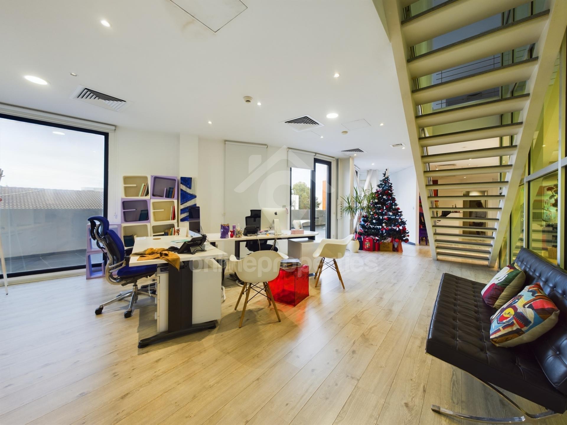 To change image, hover mouse over thumbnails below