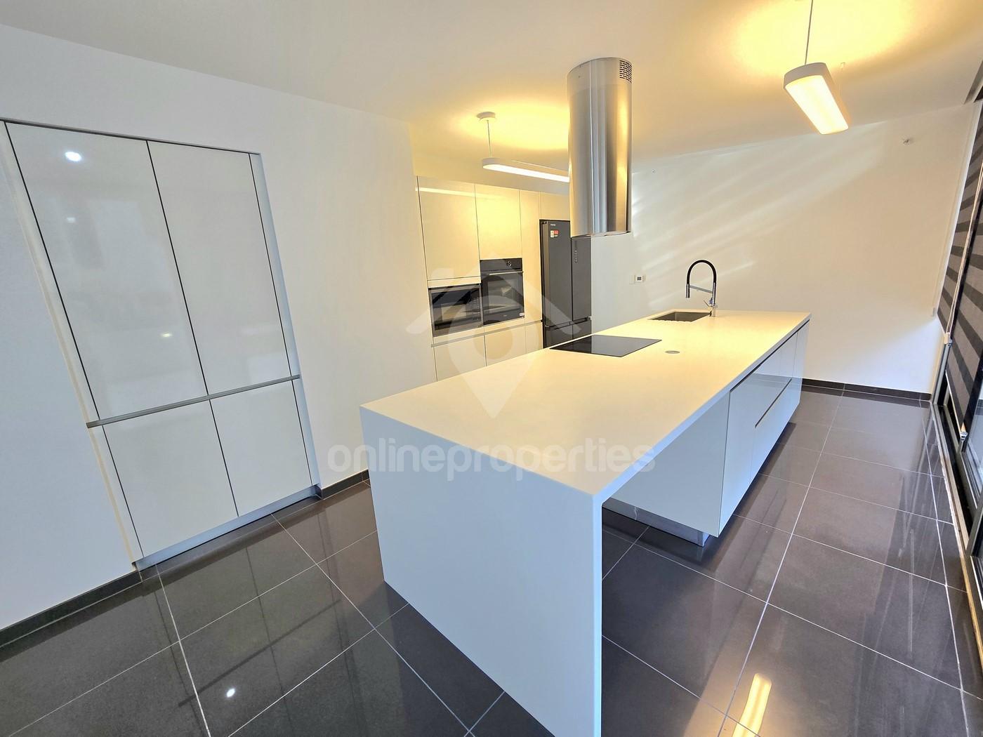 To change image, hover mouse over thumbnails below