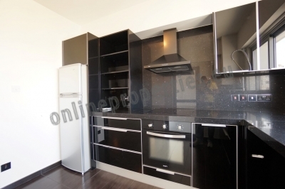 To change image, hover mouse over thumbnails below